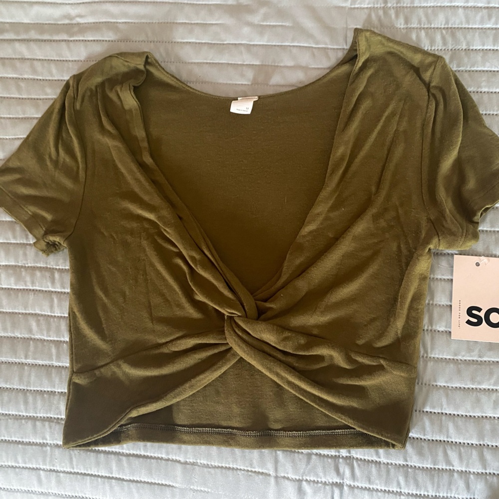 NWT SO brand olive green twist front crop top Sz M